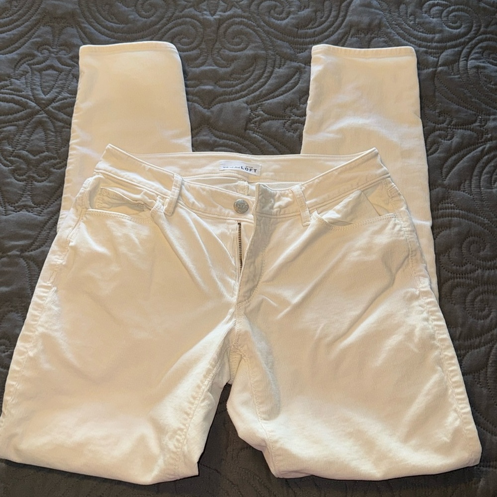 5/$50 Loft off white corduroy high rise curvy skinny jeans size 27/4